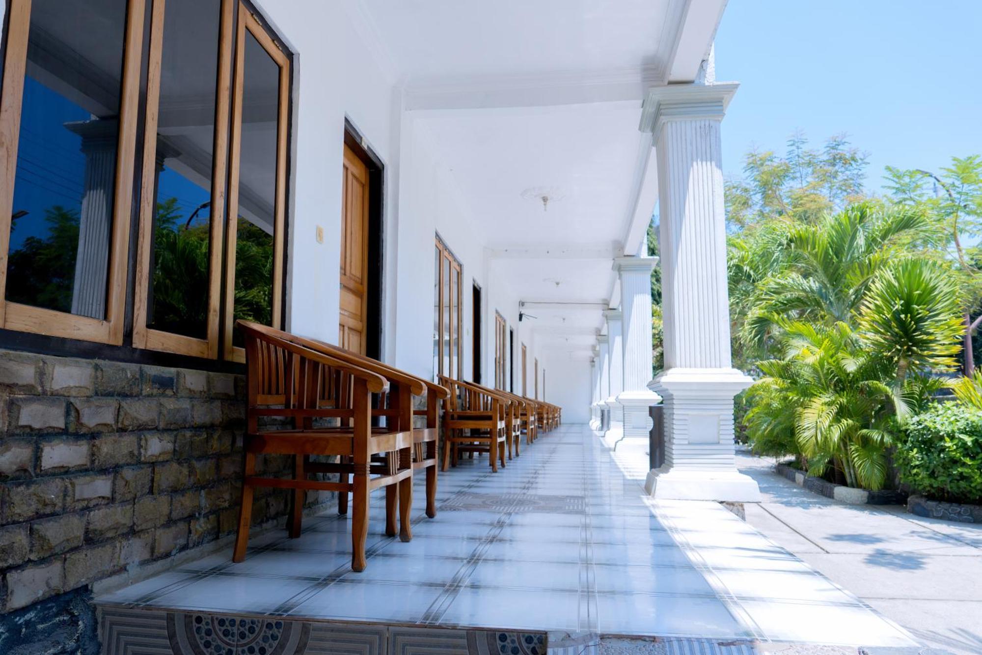 Hotel Green Prundi Labuan Bajo Exteriör bild
