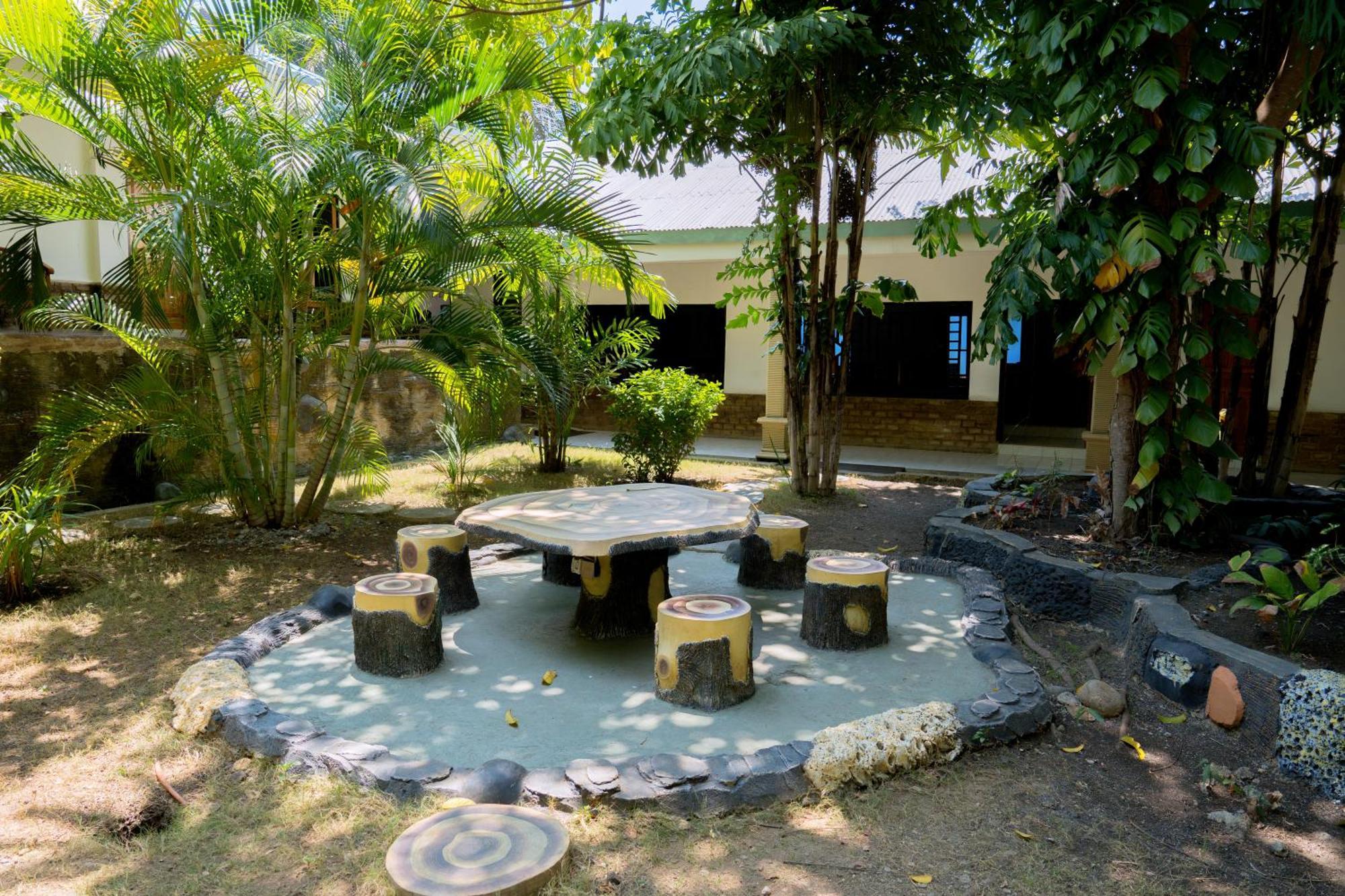 Hotel Green Prundi Labuan Bajo Exteriör bild