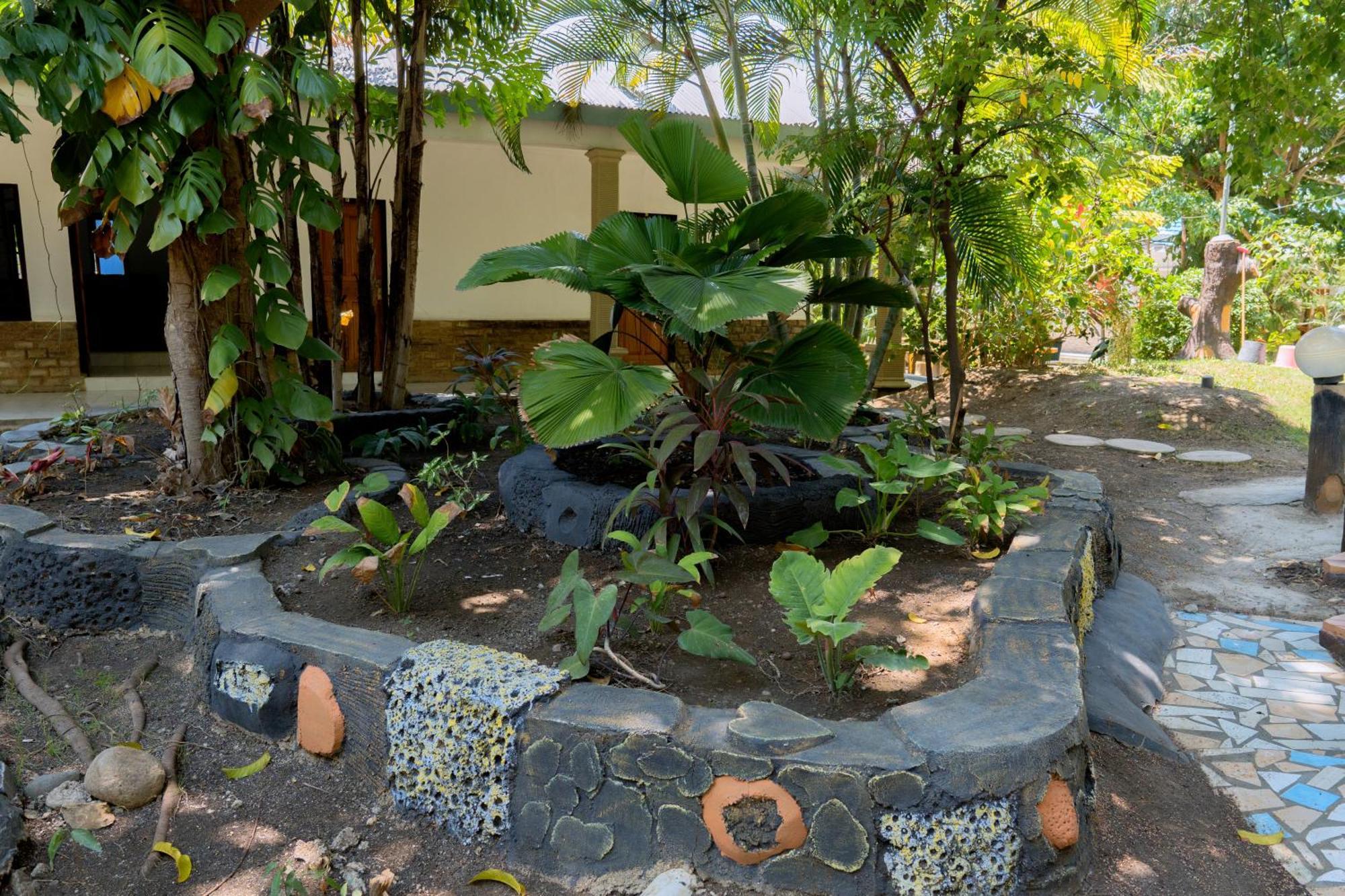 Hotel Green Prundi Labuan Bajo Exteriör bild